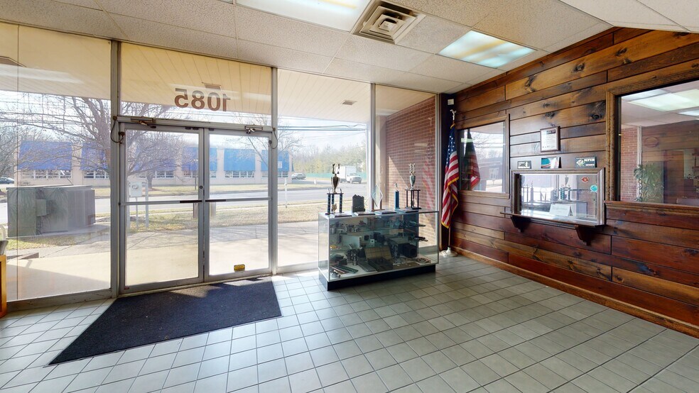 More Photos Of 1085 Industrial Blvd, Southampton Manufacturing For Sale