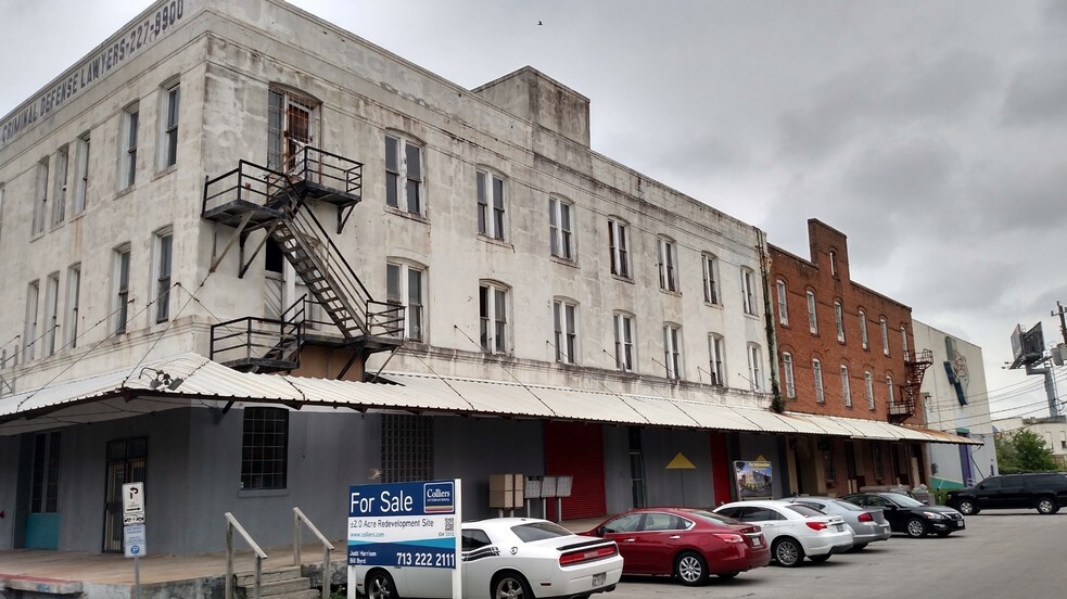 More Photos Of 707-717 Walnut St, Houston Warehouse For Sale