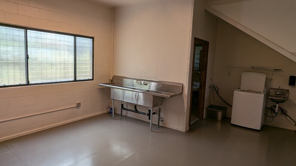 More Photos Of 3111 N Caden Ct, Flagstaff Showroom For Lease