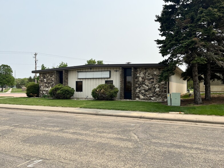 Primary Photo Of 1101 W Russell St, Sioux Falls Office For Lease