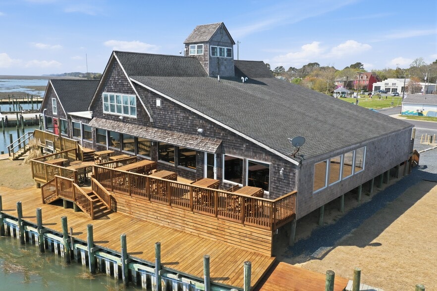 More Photos Of 17 Atlantic Ave, Wachapreague Restaurant For Sale