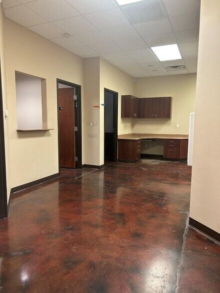 More Photos Of 301 SW 16th St, Bentonville Medical For Sale