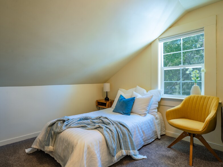 More Photos Of 521 Campbell Hot Springs Rd, Sierraville Hotel For Sale