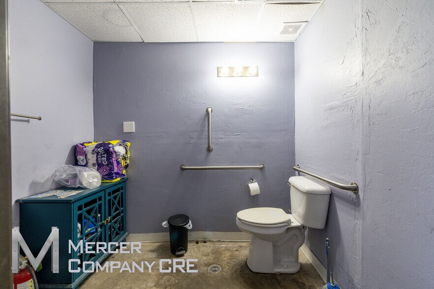 More Photos Of 3035 NE 23rd St, Oklahoma City Industrial For Sale