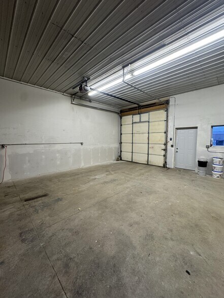 More Photos Of 717 27th St SE, Minot Flex For Lease