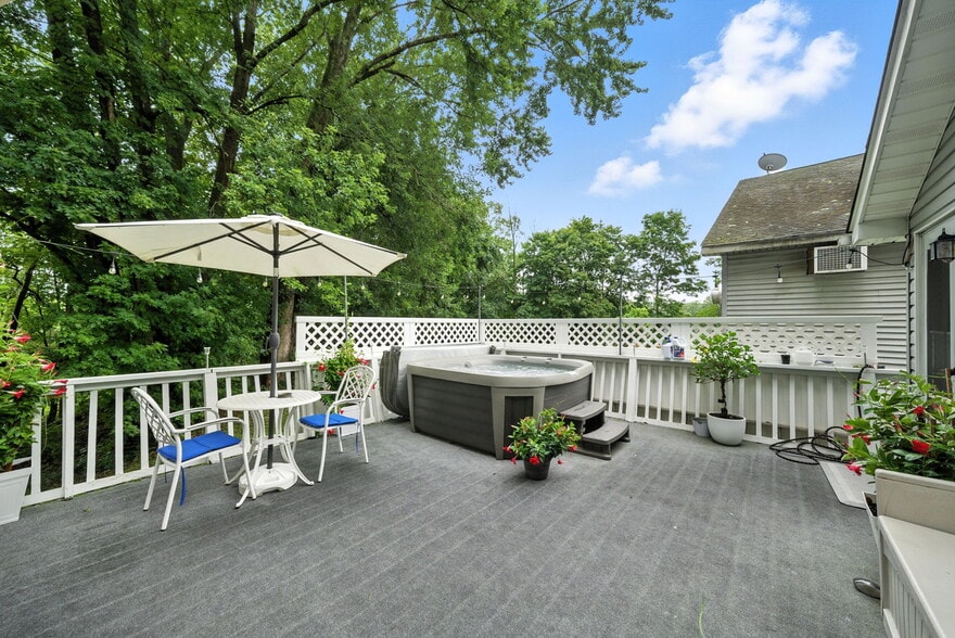 More Photos Of 260 Espanong Rd, Lake Hopatcong Restaurant For Sale