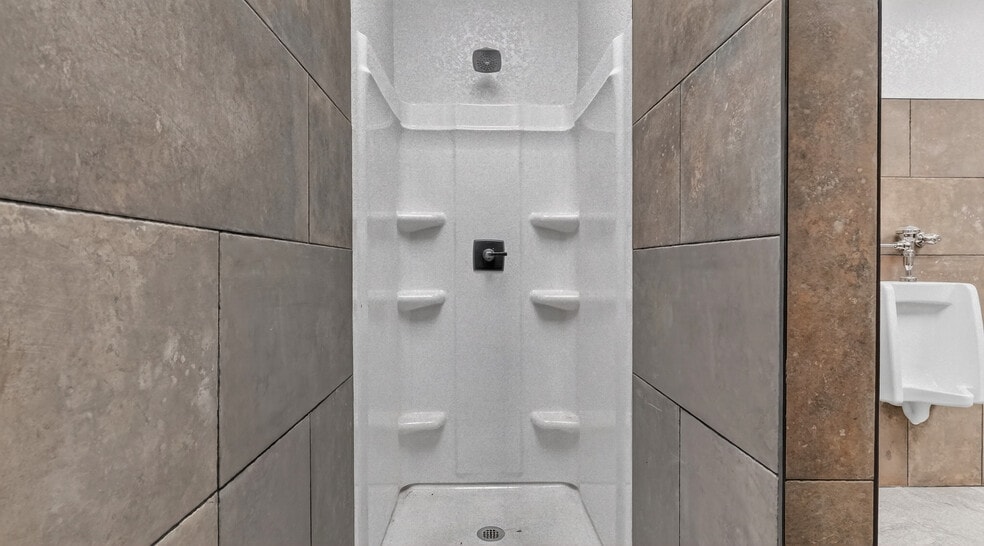 More Photos Of 16511 W Basin St, Odessa Industrial For Lease