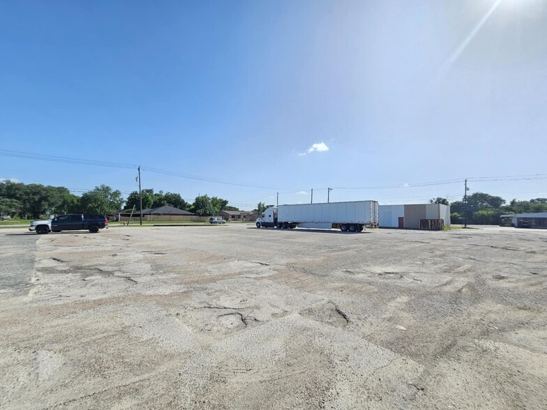 More Photos Of 1901 Pasadena Blvd, Pasadena Service Station For Sale