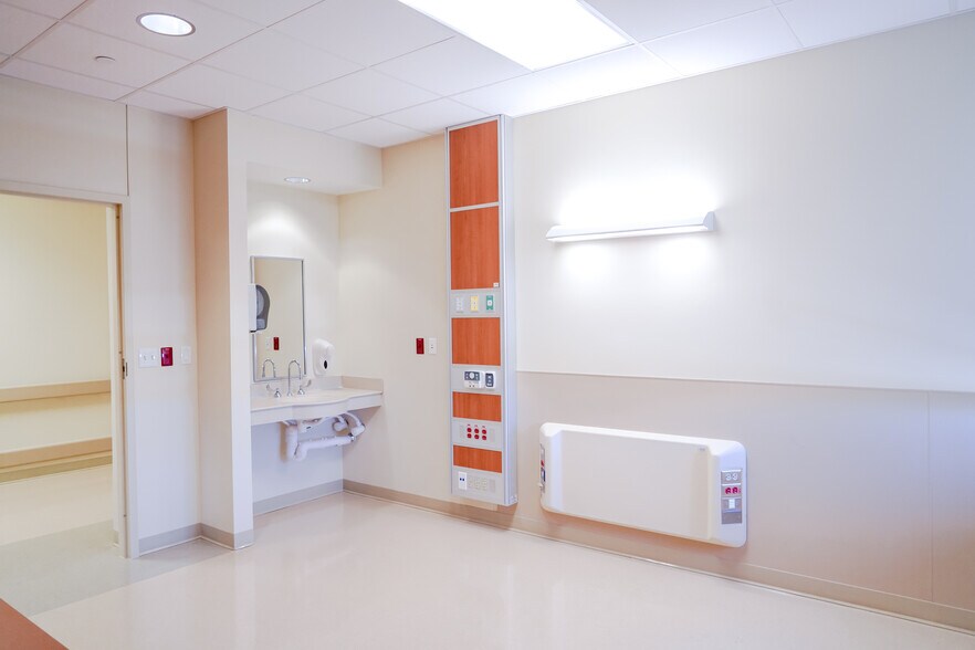 More Photos Of 1903 Doctors Hospital Dr, Bridgeport Office For Sale