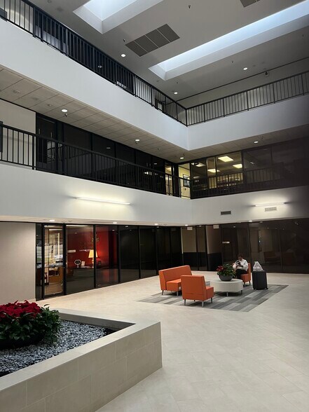 More Photos Of 13101 Northwest Fwy, Houston Office For Lease