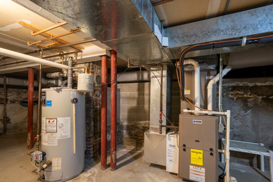 More Photos Of 35 E Pearl St, Nashua Office For Sale