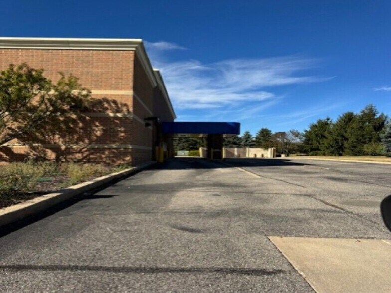 More Photos Of 63033 Van Dyke Rd, Washington Freestanding For Lease