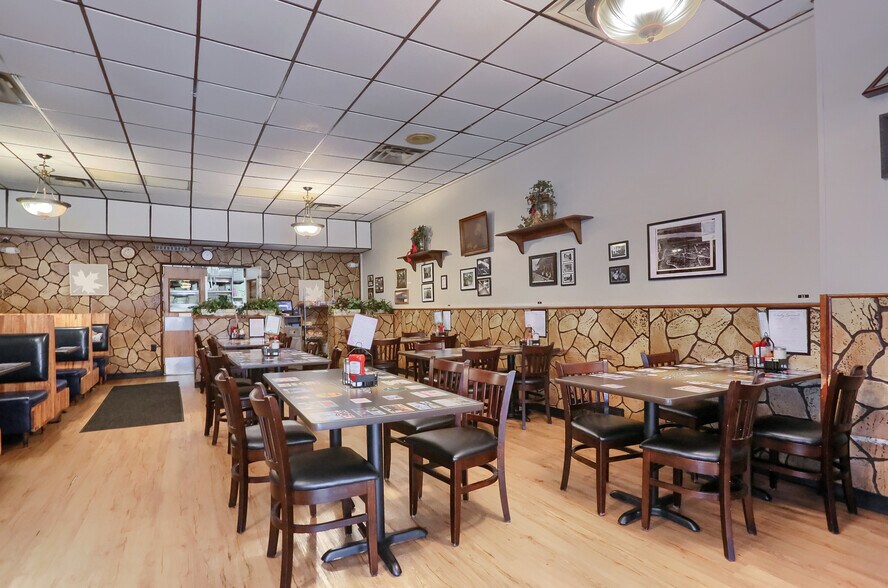 More Photos Of 463 Maplewood Ave, Ambridge Restaurant For Sale