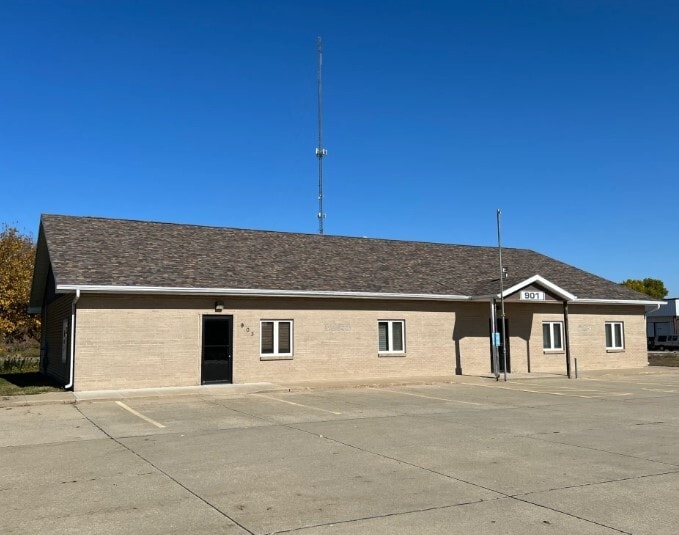 More Photos Of 901 W 21st St, South Sioux City Office For Sale