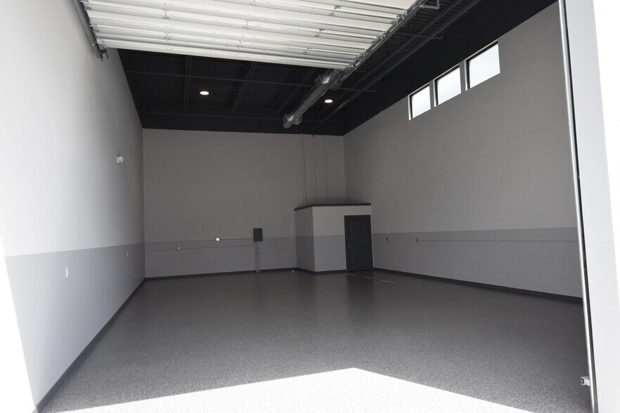 More Photos Of 6509 Saint Lucie Blvd, Fort Pierce Showroom For Lease