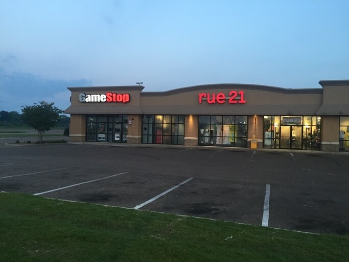 More Photos Of 2218 Highway 82 W, Greenwood Freestanding For Lease