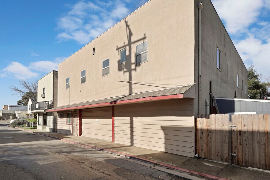 More Photos Of 14144 Market St, Walnut Grove Storefront For Sale