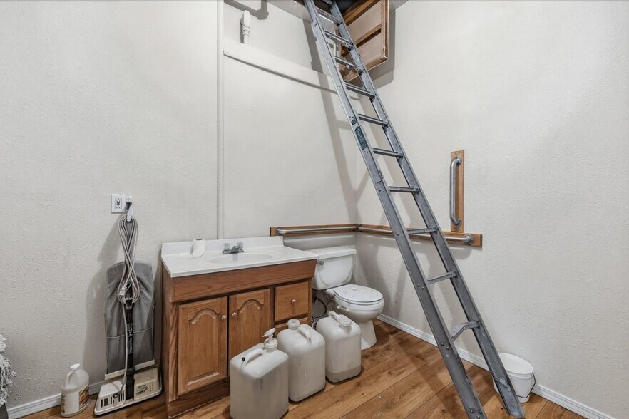 More Photos Of 437 SW 3rd St, Fruitland Freestanding For Sale