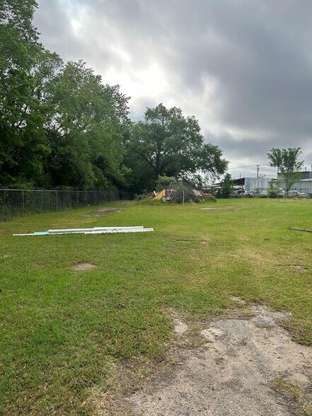 More Photos Of 818 N Raguet St, Lufkin Light Distribution For Sale