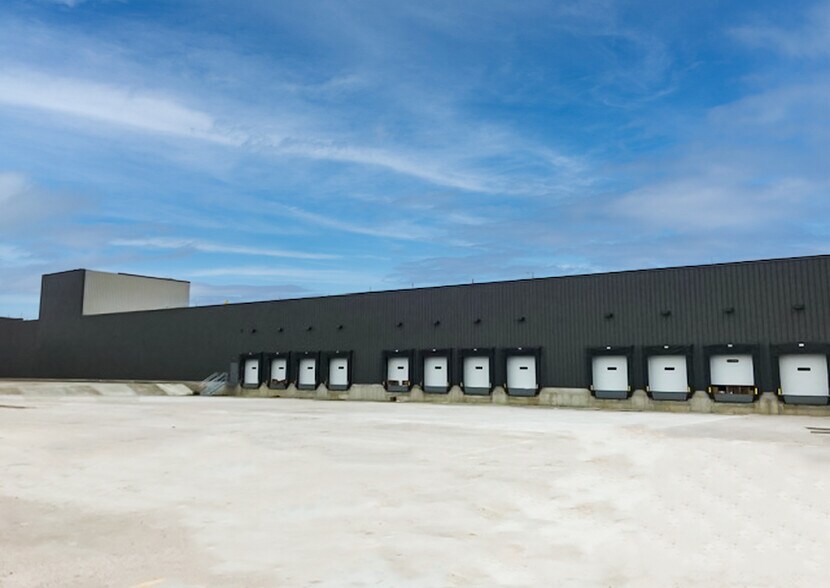 More Photos Of 5401 Baumhart Rd, Lorain Unknown For Lease