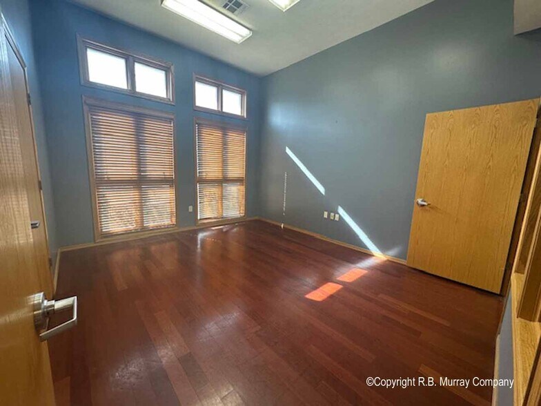 More Photos Of 1368 E Kingsley St, Springfield Office For Lease