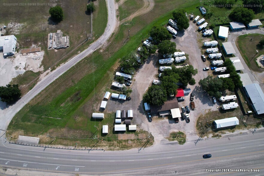 More Photos Of 431 N Sunset Strip St, Kenedy Trailer Camper Park For Sale