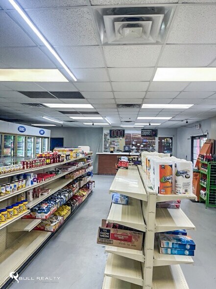 More Photos Of 37 Lynhurst Dr, Atlanta Freestanding For Sale