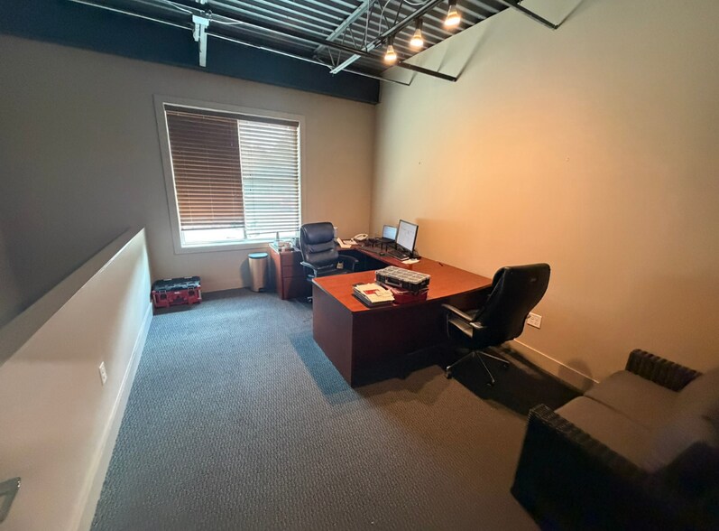 More Photos Of 5292 Oakdale Rd SE, Smyrna Flex For Lease