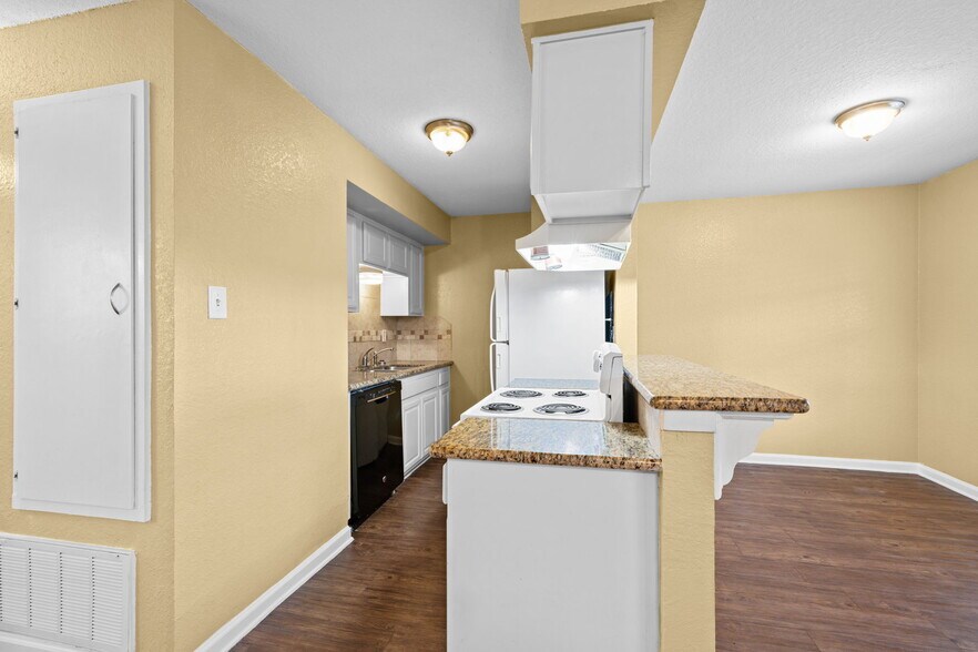 More Photos Of 601 E Coombs St, Alvin Apartments For Sale