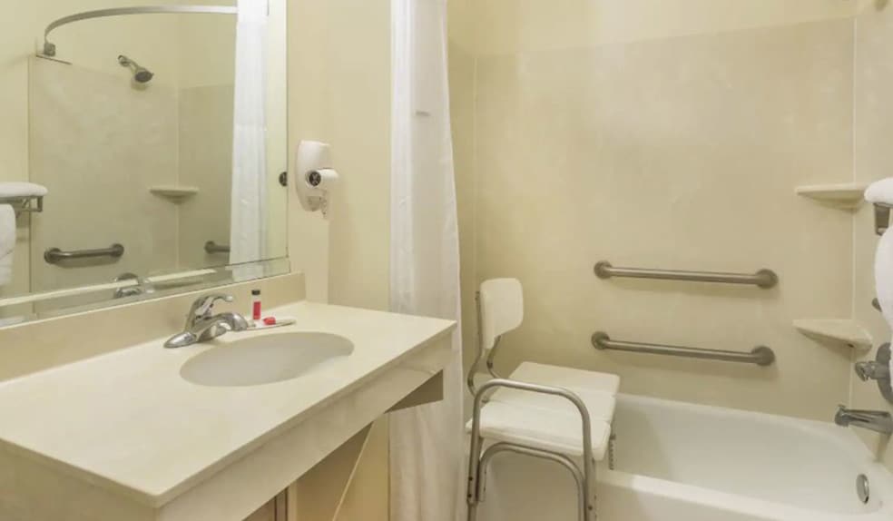 More Photos Of 3001 Daulat Dr, Lafayette Hotel For Sale