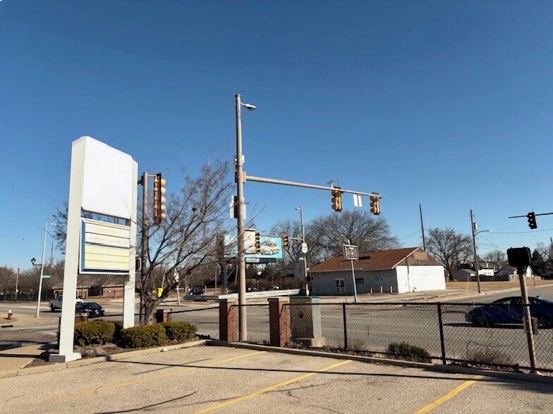 More Photos Of 1525 Cherry St, Toledo Drugstore For Lease