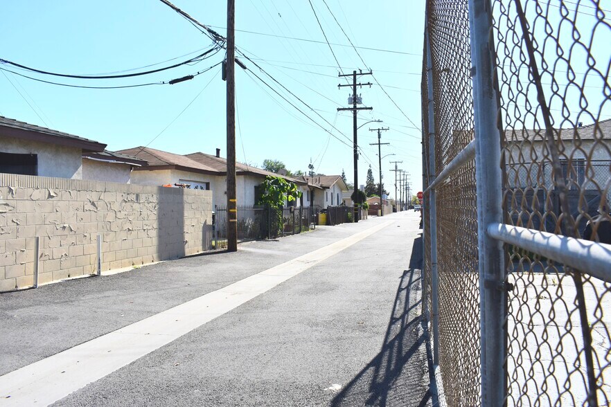 More Photos Of 14812 Paramount Blvd, Paramount Fast Food For Sale