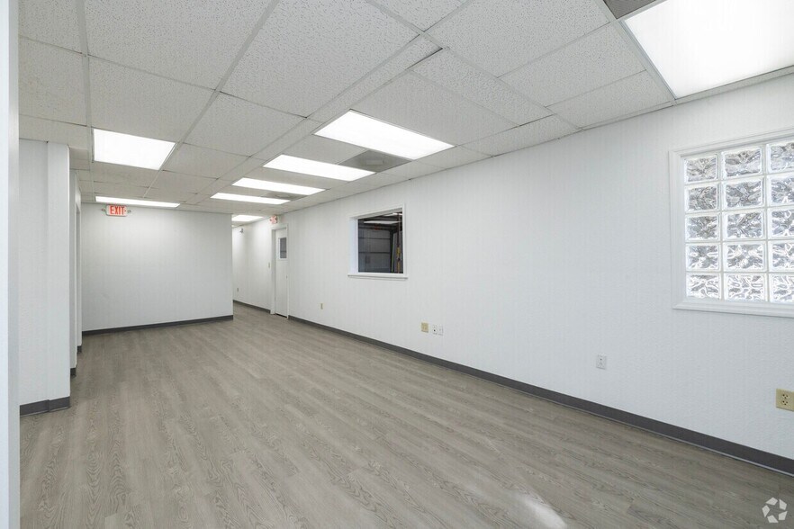 More Photos Of 7818 Depot Ln, Tampa Warehouse For Sale