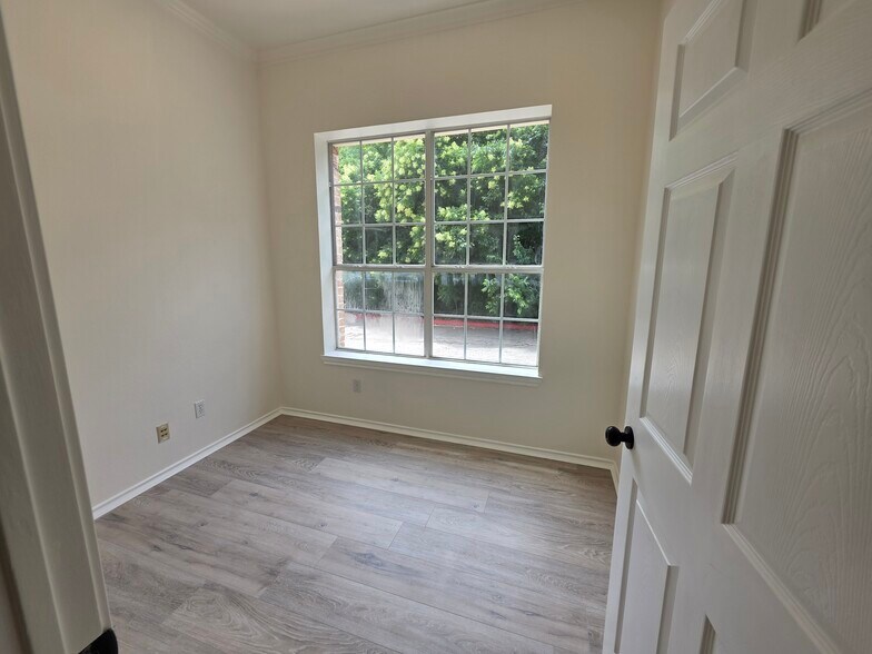 More Photos Of 5601-5605 Virginia Pky, McKinney Medical For Lease