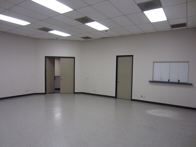 More Photos Of 8963-8969 Bradley Ave, Sun Valley Warehouse For Lease