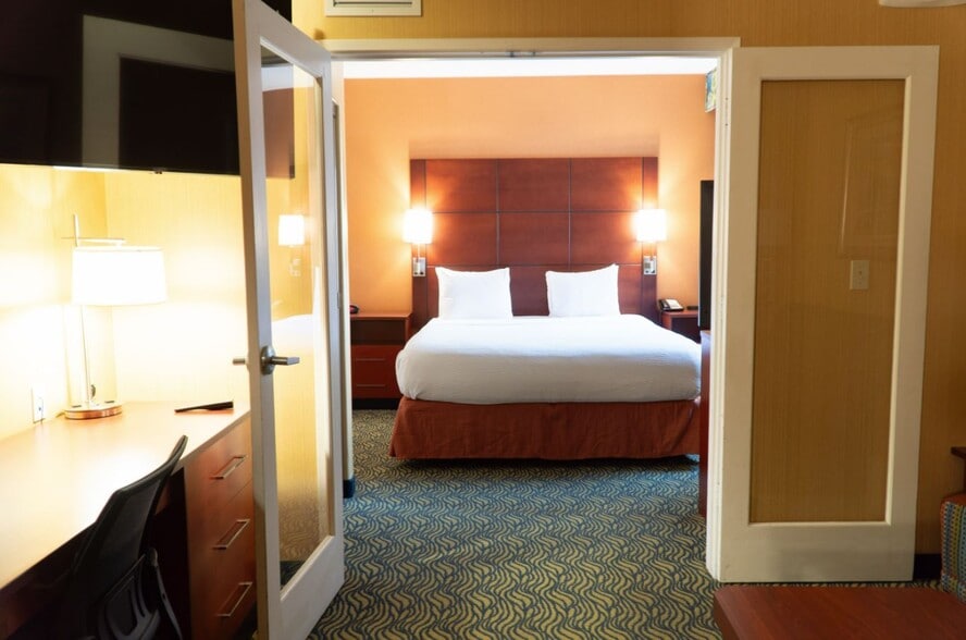 More Photos Of 480 E Shaw Ave, Fresno Hotel For Sale