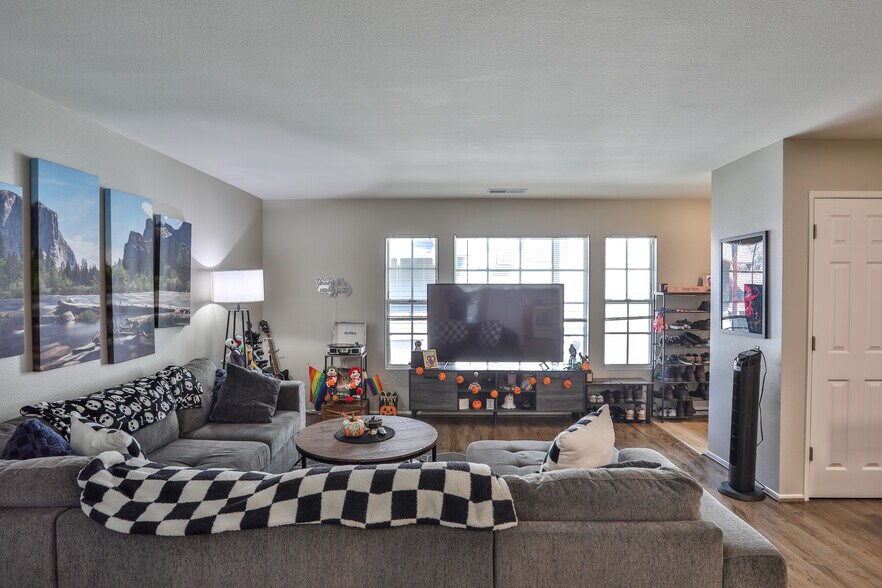 More Photos Of 306 E Foothill Blvd, Glendora Apartments For Sale