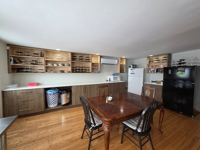 More Photos Of 57 Division St, Welland Storefront Retail Residential For Sale
