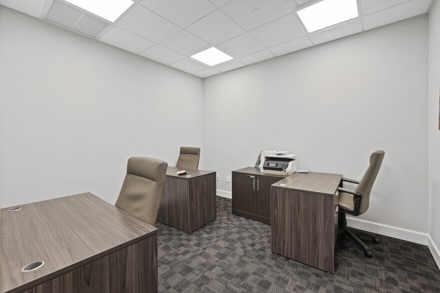 More Photos Of 10055 Yamato Rd, Boca Raton Medical For Lease