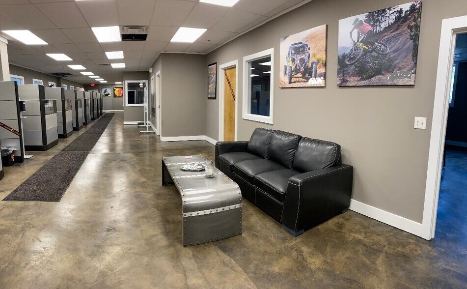 More Photos Of 1537-1545 Hansford St, Charleston Light Distribution For Lease