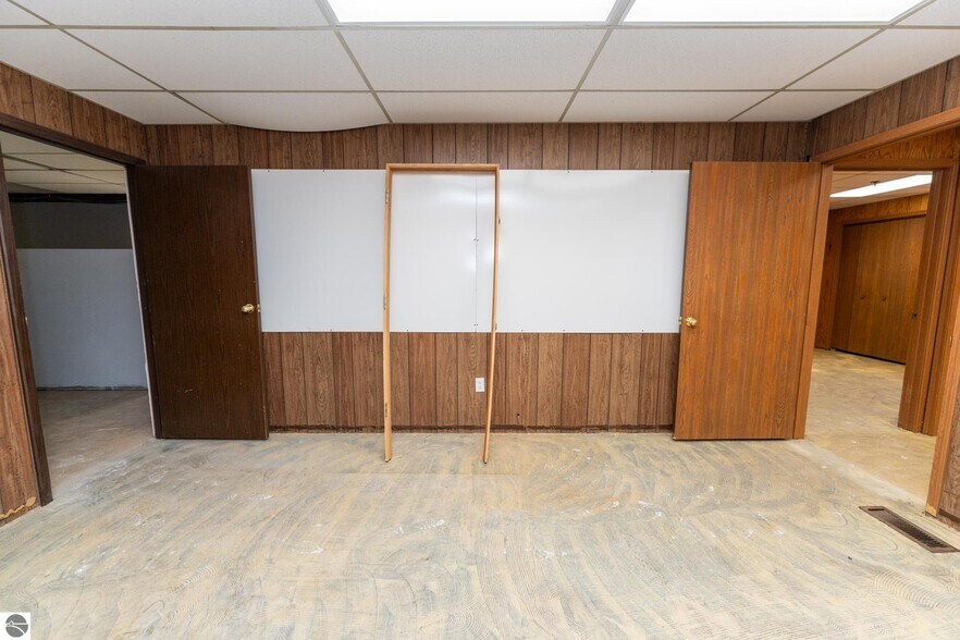 More Photos Of 910 Industrial Dr, Mount Pleasant Warehouse For Sale