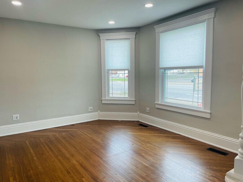 More Photos Of 850 E Main St, Lancaster Storefront Retail Residential For Sale