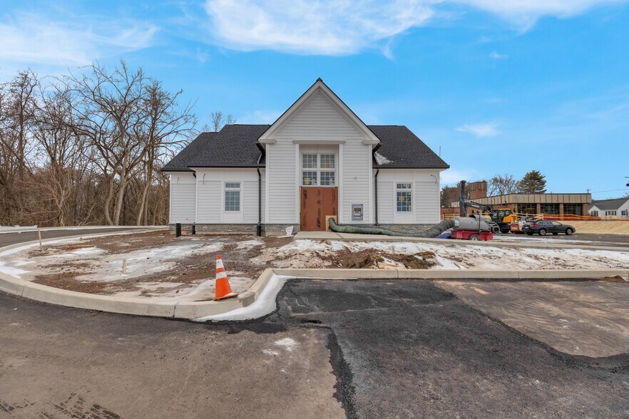 More Photos Of 2815 Main St, Glastonbury Freestanding For Sale