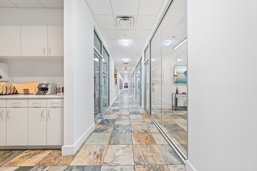 More Photos Of 2500 NW 39th St, Miami Light Distribution For Sale