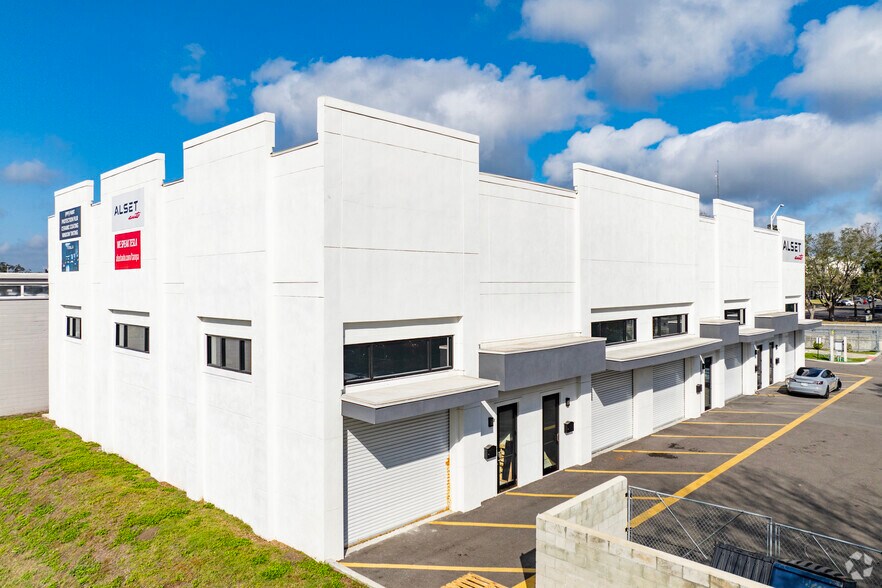 More Photos Of 4403 E Columbus Dr, Tampa Light Manufacturing For Lease