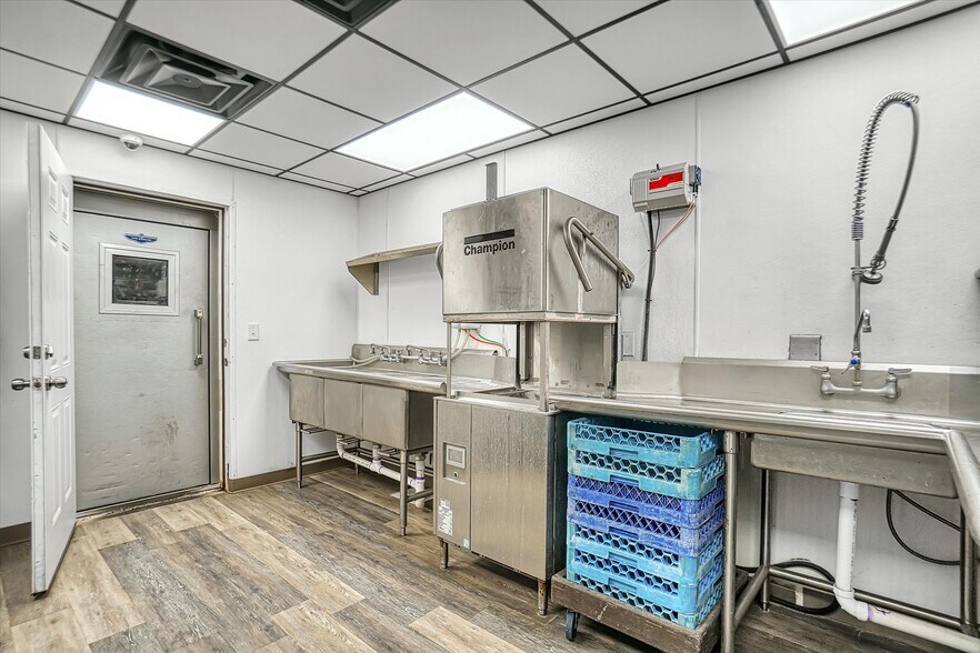 More Photos Of 23894 S Frontage Rd, Weatherford Bar For Sale