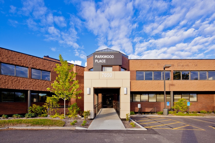 More Photos Of 7650 Currell Blvd, Woodbury Office For Lease