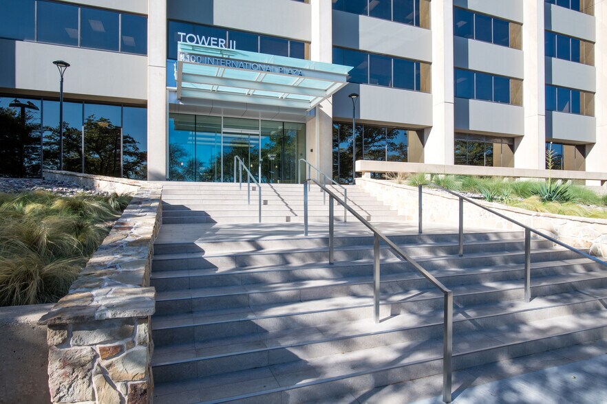 More Photos Of 4150 International Plz, Fort Worth Office For Lease