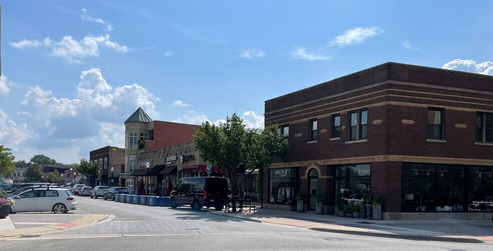 More Photos Of 122B W Calendar Ave, La Grange General Retail For Lease