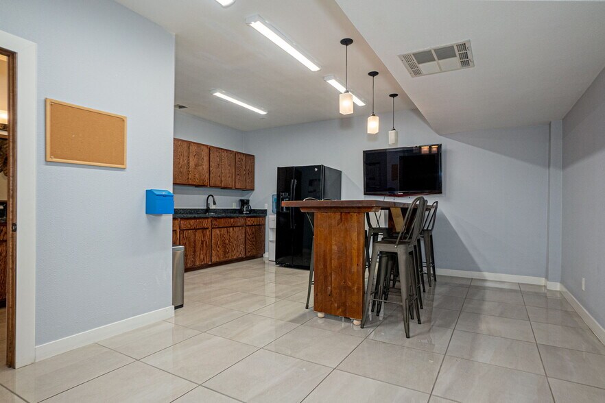 More Photos Of 3500 Confederate Rd, El Paso Warehouse For Sale